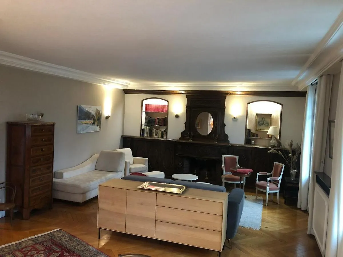 Appartement T4 121 M2 Georges 1Er Centre-Ville 3 Chambres France
