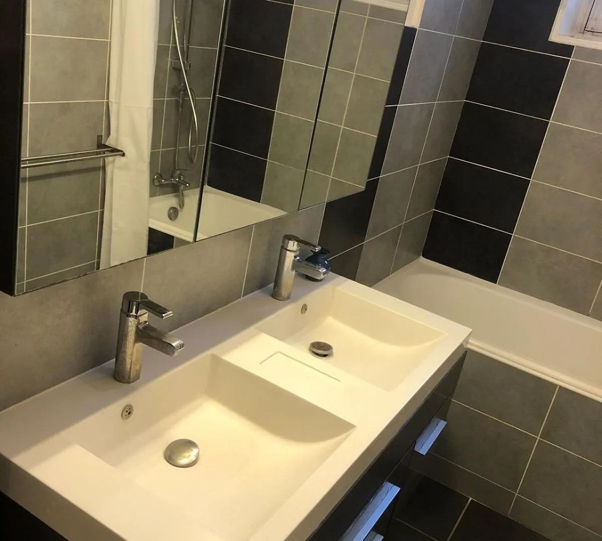 Appartement T4 121 M2 Georges 1Er Centre-Ville 3 Chambres France